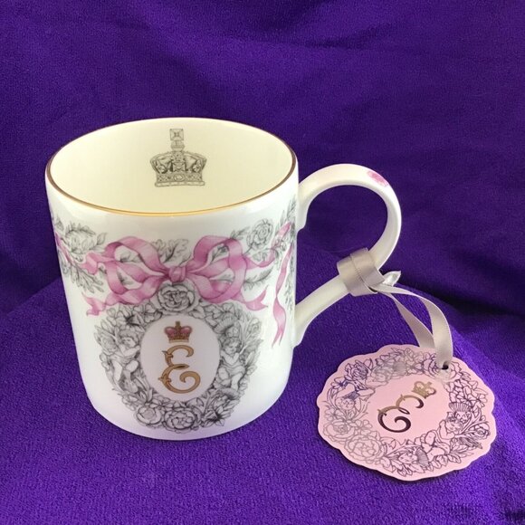 Death of Queen Elizabeth II Mug 1926 2022 Buckingham Palace Fine Bone China - Picture 1 of 11